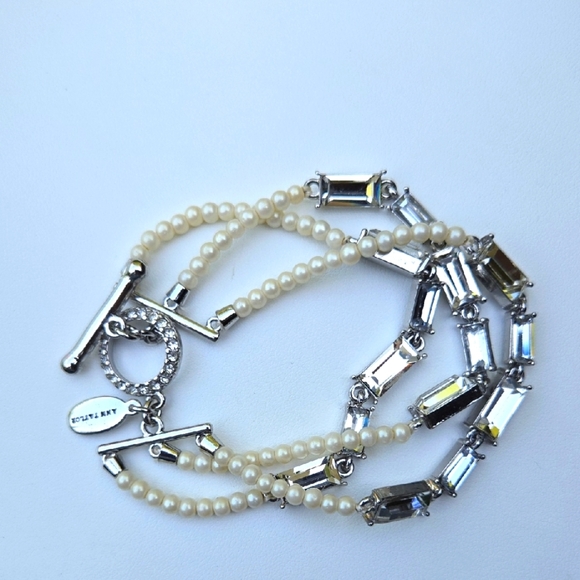 Ann Taylor Silver Tone Rehinestone Fuax Pearl Bracelet - Picture 1 of 6
